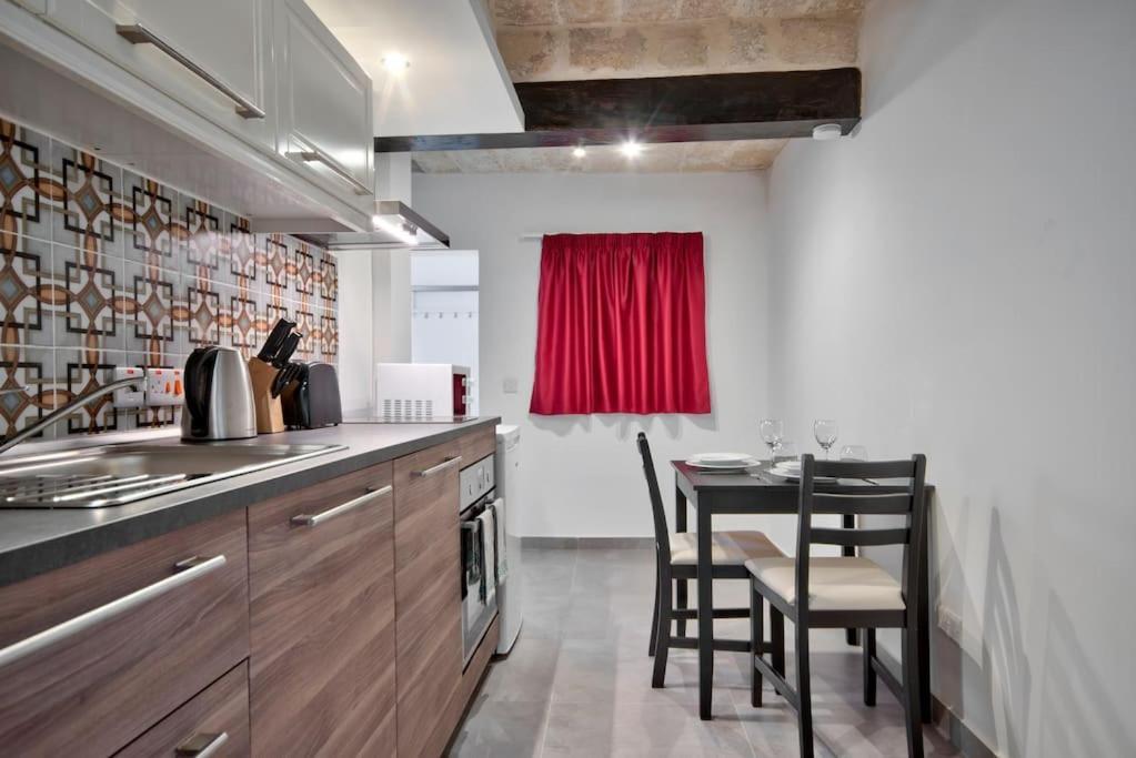 Vallettastay Old Lodge Apartment 7 Bagian luar foto