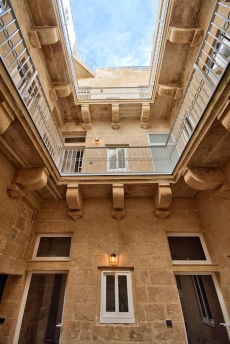 Vallettastay Old Lodge Apartment 7 Bagian luar foto